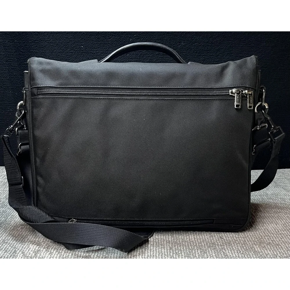 TUMI Messenger Bag Black Nylon Laptop Briefcase Mens Expandable Shoulder 18